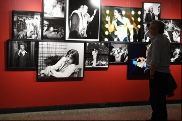 El fotógrafo argentino que sacó lo mejor de Sandro, Goyeneche, Soda Stereo, Charly, Piazzolla y muchos más