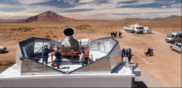 Cómo es el telescopio que, desde la Argentina, busca comprobar (o descartar) la teoría del Big Bang