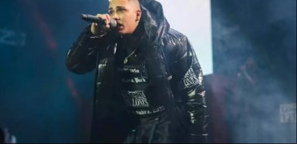 Callejero Fino, el cantante que fue de la prisión domiciliaria a ser contratado por Amazon