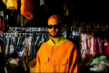 Los números de Mora, el artista que acompañó a Bad Bunny en Vélez