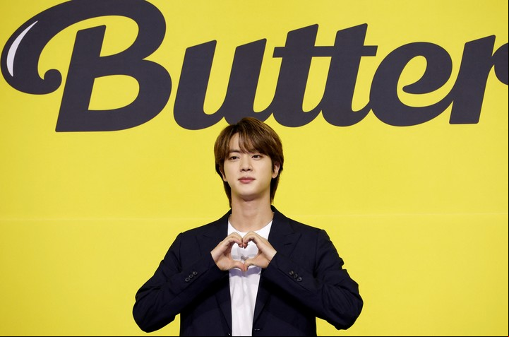 Jin en 2021, cuando el grupo lanzó su single "Butter". Foto: Reuters.