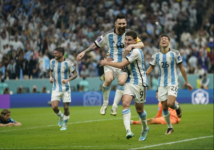 Messi y Julián Álvarez, tras el 2-0 sobre Croacia. (Fernando De la Orden, enviado especial)