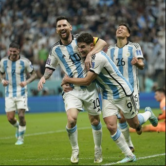 Argentina es finalista, de la mano de un Messi mágico y un Julián Álvarez letal