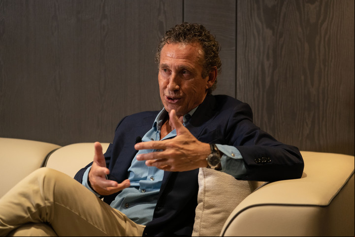 Jorge Valdano recibió a Clarín en Doha para hablar de la pasión que marcó su vida, el fútbol. Foto: Fernando de la Orden / Enviado Especial.