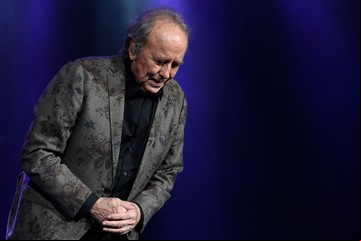 Serrat, el héroe de las historias cantadas