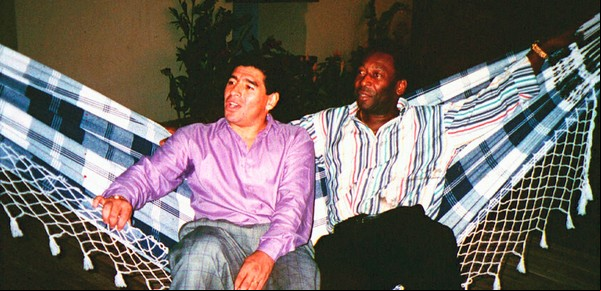 A 30 años de la sociedad menos pensada: el día que Maradona estuvo a punto de ponerse la 10 del Santos promovido por Pelé