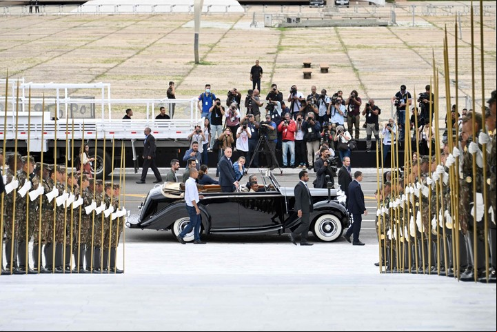 Fuerzas de seguridad y funcionarios, este viernes, durante un ensayo para la ceremonia de asunción de Lula da Silva, el 1º de enero en Brasilia. Foto: AFP