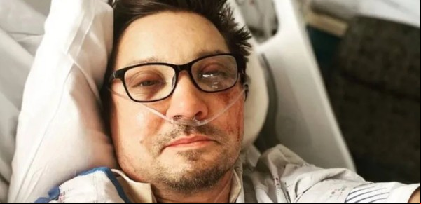 El actor Jeremy Renner contó cuántos huesos le rompió la máquina quitanieves que lo pasó por encima