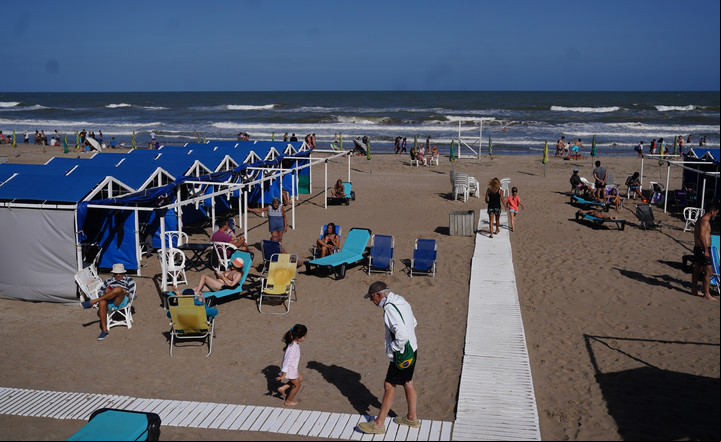 Las carpas en Pinamar se cobran desde $ 9.000 por día. Foto Germán García Adrasti / Enviado especial