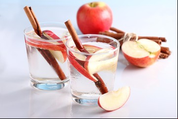 Receta de Agua saborizada de manzana y canela