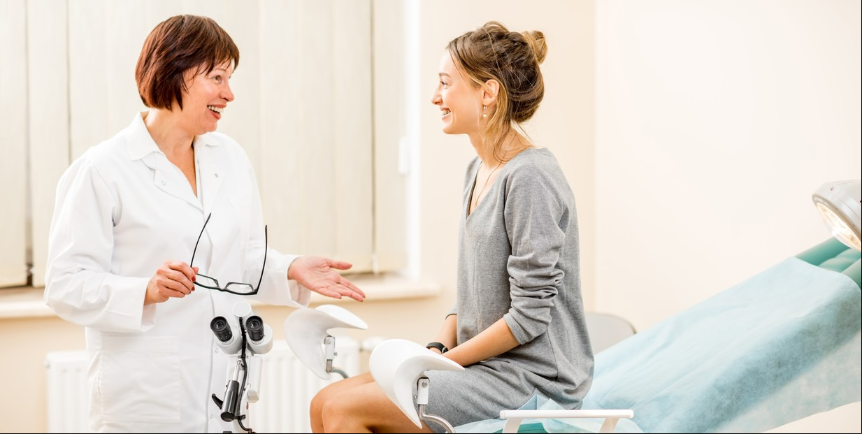 Los motivos por los que los jóvenes van más al médico y las especialidades que tienen más demanda
