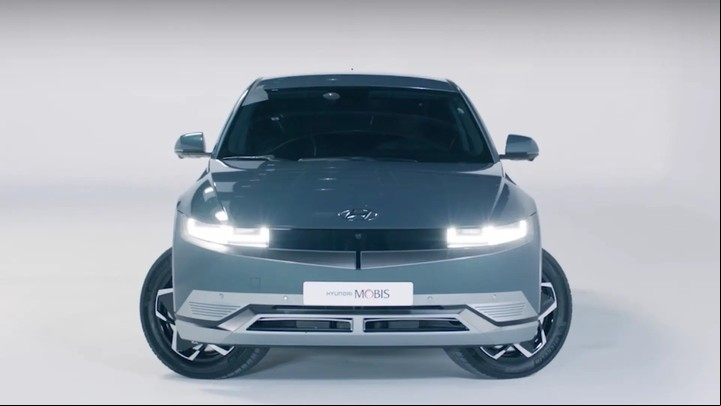 El Hyundai e-Corner permite lograr maniobras imposibles.