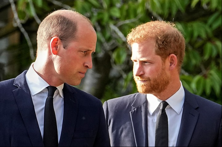William y Harry, hermanos que no se llevan bien. Foto AP/ Martin Meissner