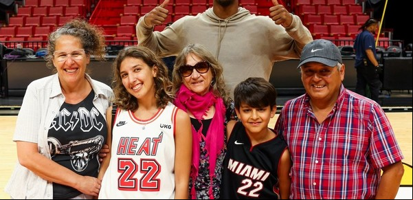 La increíble historia de un pequeño fanático argentino que pudo cumplir su sueño junto a una estrella de la NBA