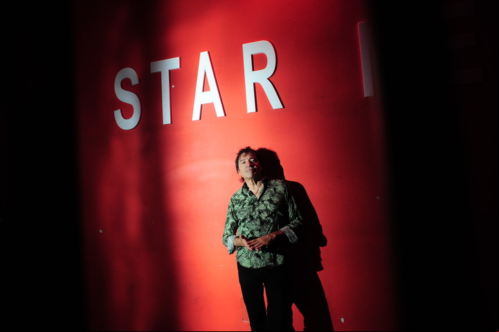 Isaac Ain, dueño de Star New, uno de los primeros bares swinger de la ciudad. Foto Germán García Adrasti