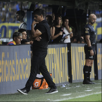 Hugo Ibarra rompió el silencio, pidió disculpas y itió: "Duele muchísimo la derrota"