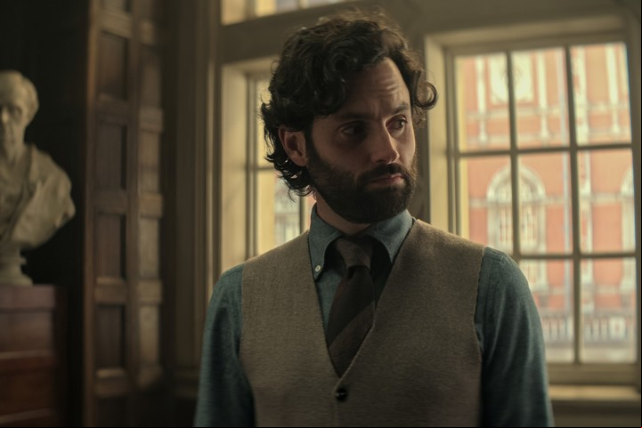 En la cuarta temporada de You, Joe busca víctimas en París.