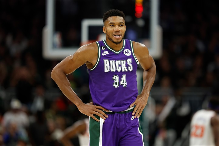 "Creo que 82 es perfecto", afirmó Antetokounmpo, estrella de los Bucks. Foto John Fisher/Getty Images/AFP