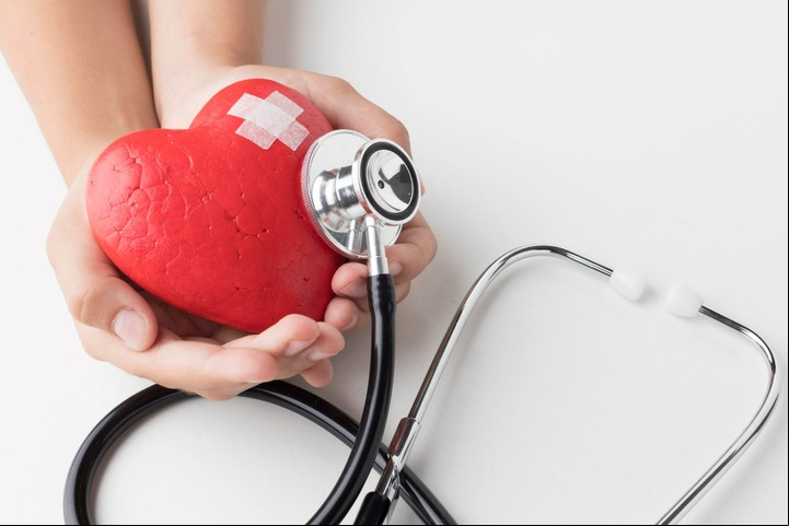 Posibles peligros de sufrir un ataque al corazón. Foto: Freepik
