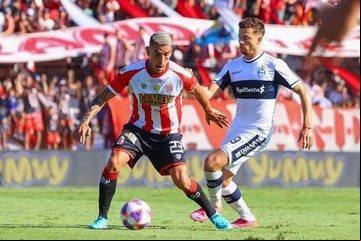 Barracas Central venció a Gimnasia en un partido lleno de polémicas