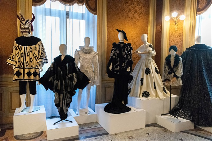 El Centro de Vestuario del Teatro San Martín cuenta con 650 piezas, la selección Tesoro, que no pueden ser alteradas por su relevancia histórica. Foto prensa Ministerio de Cultura de la Ciudad.