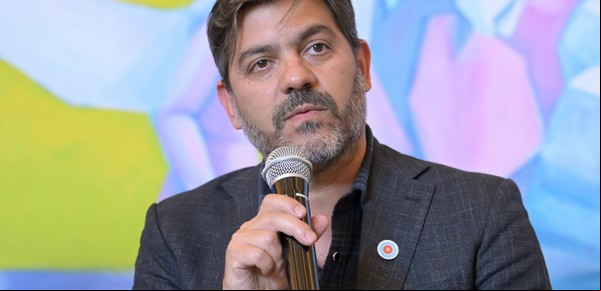 El caso de Carlos Bianco: el gran mito de los autos oficiales y por qué tienen tantas multas sin pagar