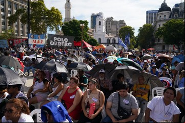 Los piqueteros opositores escalan la pelea y harán una "permanencia" de tres días frente a Desarrollo Social