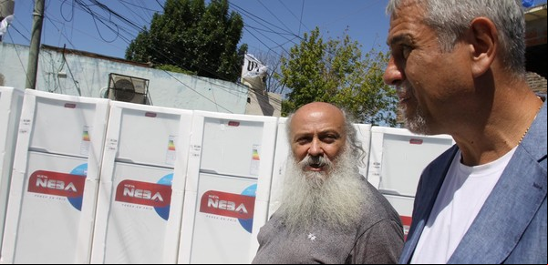 Denuncian que en un municipio K regalan heladeras en un año electoral: "Otro plan platita"