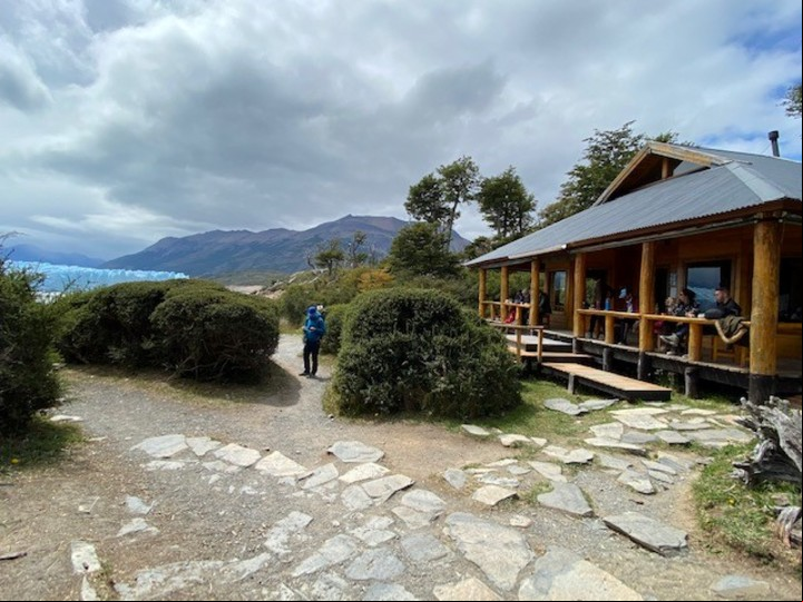 El refugio para descansar después del minitrekking en el Perito Moreno. Foto DP