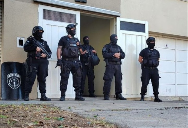 Una serie de allanamientos a domicilios vinculados con Los Monos tuvo lugar en Rosario durante este martes. Foto: Cadena 3