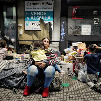 Creció la cantidad de gente que vive en las calles de la Ciudad y dicen que suben los niveles de violencia