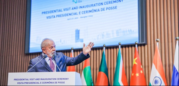Brasil está "de vuelta": Lula da Silva marca presencia en el inicio de su visita oficial a China