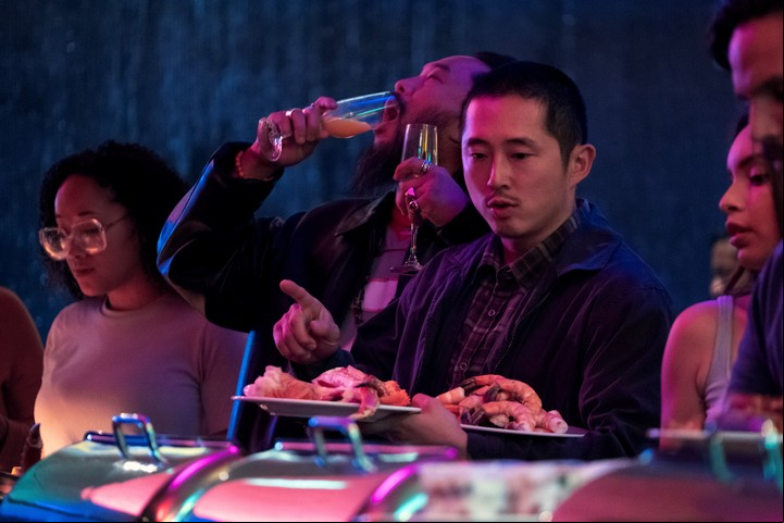 La vida de Danny Cho (Steven Yeun) no es igual a la de su enemiga, Amy Lau (Ali Wong).
