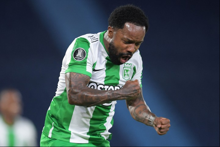 El colombiano Dorlan Pabon, una de las figuras de Atlético Nacional, que cerró la fase de grupos perdiendo como local ante Patronato. Foto:Daniel MUNOZ / AFP.