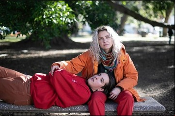 Dolores Fonzi explica de qué va su opera prima: "Una madre inmadura y un hijo maduro o algo así"