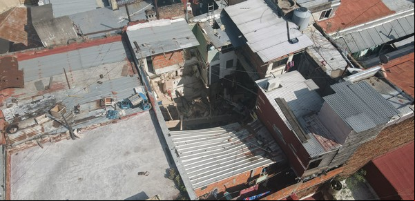 Derrumbe en Floresta: una zona con casas tomadas e inquilinatos en las que se repite el riesgo