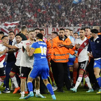 El origen del escándalo en el Superclásico: provocación tras el gol, batalla campal y show de rojas con siete expulsados para River y Boca