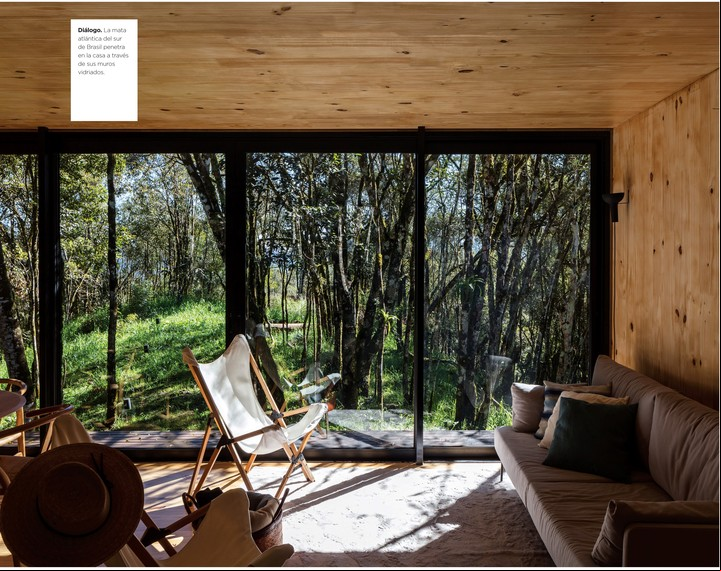 Interiores en conexión con el bosque.