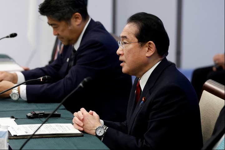 El primer ministro japonés, Fumio Kishida (dcha.), mantiene una reunión bilateral con el presidente estadounidense antes de la Cumbre del G7 en Hiroshima. EFE/EPA/Kiyoshi Ota / POOL