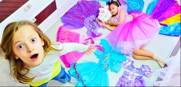Tendencias de moda infantil 2023: la moda oversize llega a los más chicos