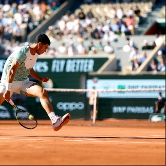 Alcaraz le ganó al japonés Daniel y avanzó a tercera ronda: el puntazo con doble "Gran Willy" que maravilló a Roland Garros