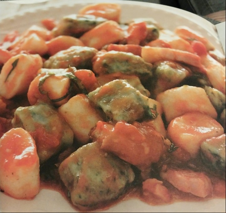Ñoquis con salsa Scarparo. Foto: Gentileza Coco Carreño.