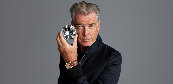 Pierce Brosnan casi fue Batman, no quiere ser James Bond, pero sueña con volver a enamorar a Meryl Streep
