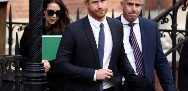 El príncipe Harry testificará en el caso de pirateo y los de la realeza se asustan