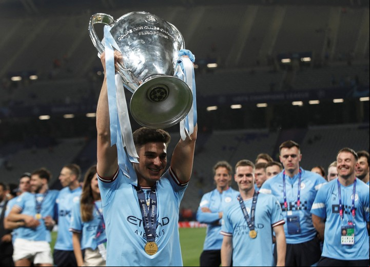 Campeón desde el banco. Foto: REUTERS/Dilara Senkaya