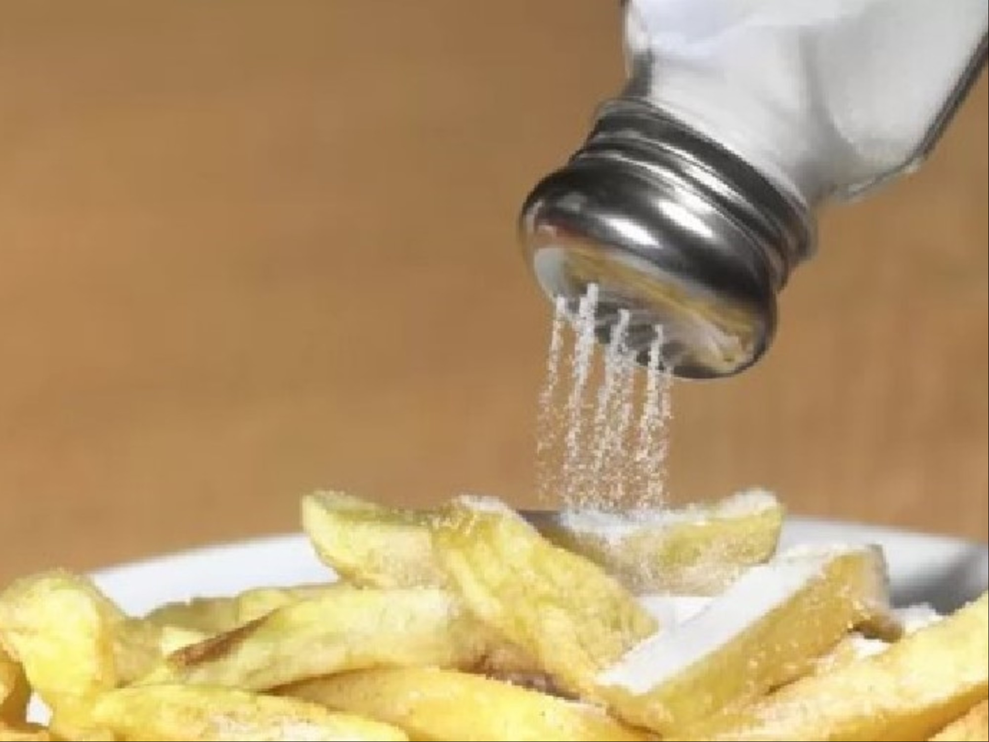 Cómo saber si tengo exceso de sal en el cuerpo y cuánto se debe consumir