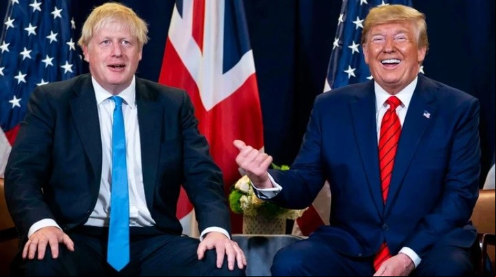 Boris Johnson y Donald Trump y sus peinados populistas y derechosos.