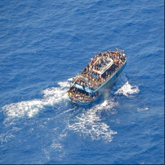 Naufragio en el Mediterráneo: afirman que el barco estuvo inmóvil durante siete horas antes de hundirse y crecen evidencias de negligencia contra Grecia