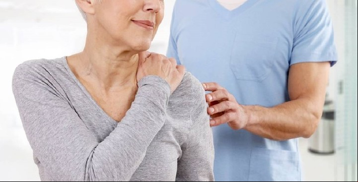 La falta de Vitamina D favorece la osteoporosis.