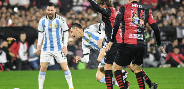 La despedida de Maxi Rodríguez: la Fiera disfrutó su partido homenaje con Messi en cancha